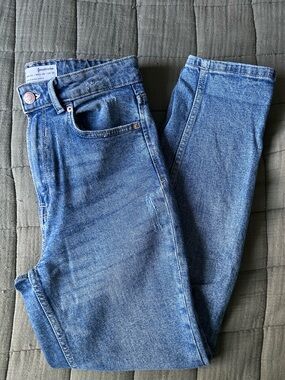 Asos/Stradivarius Mom Slim Ripped Jeans
